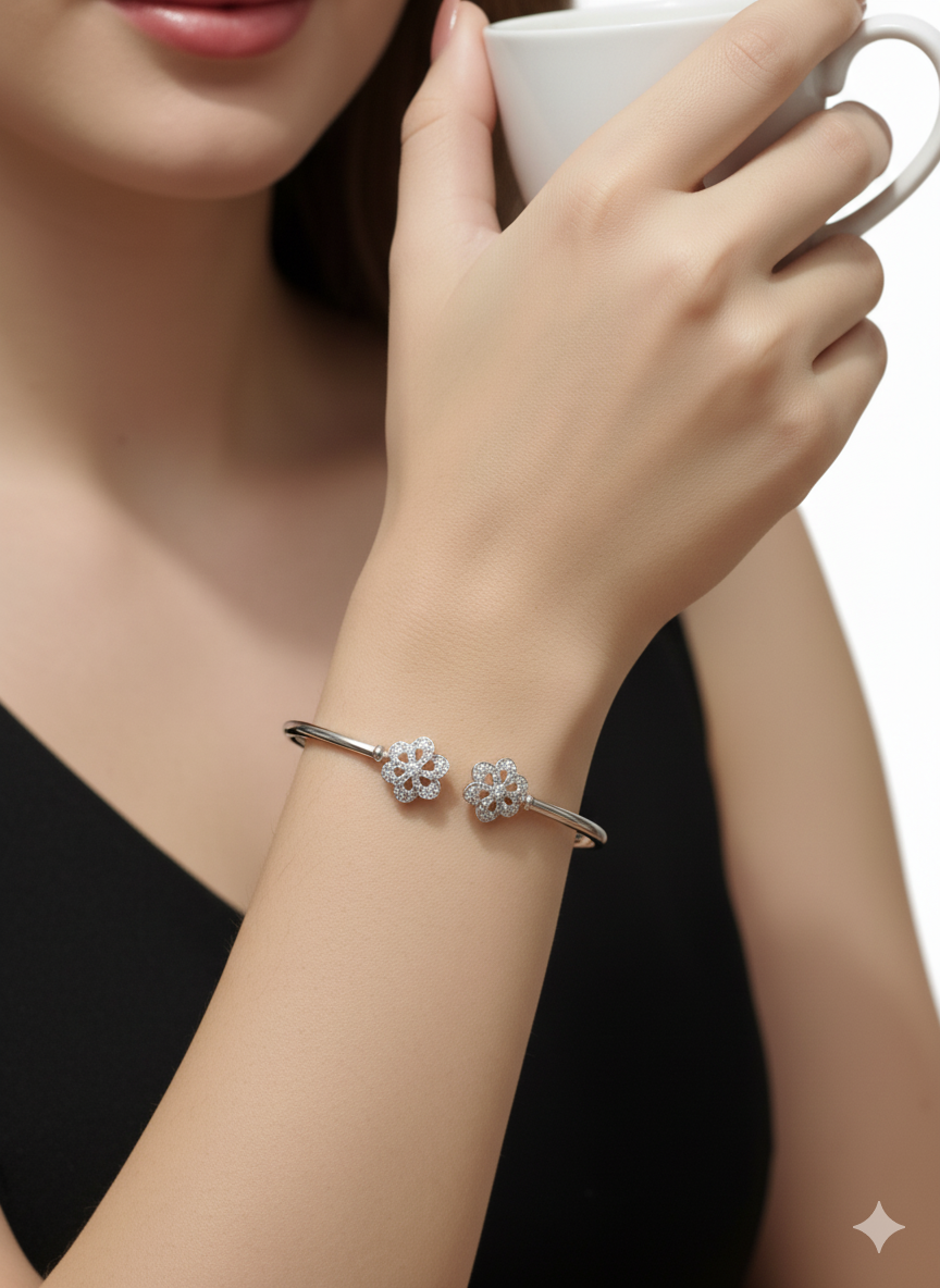 Flower open Cuff Bracelet. / Silver Plated