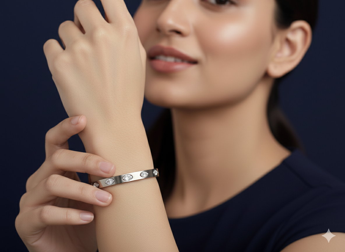 Minimal Bracelet Silver Rhodium Plated.