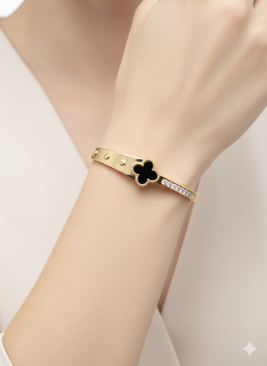 Four Leaf Clover Bracelet. Gold Plated with AD Dimond