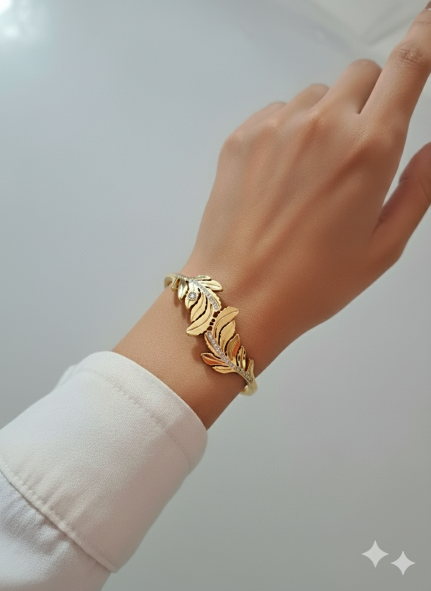 Leaf Cuff Bracelet 18K Gold Plated.