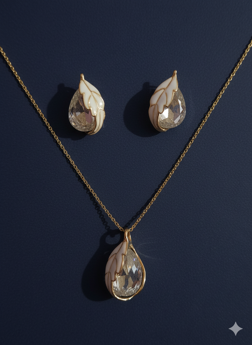 Diamond Teardrop Necklace Set 18k Gold Plated.