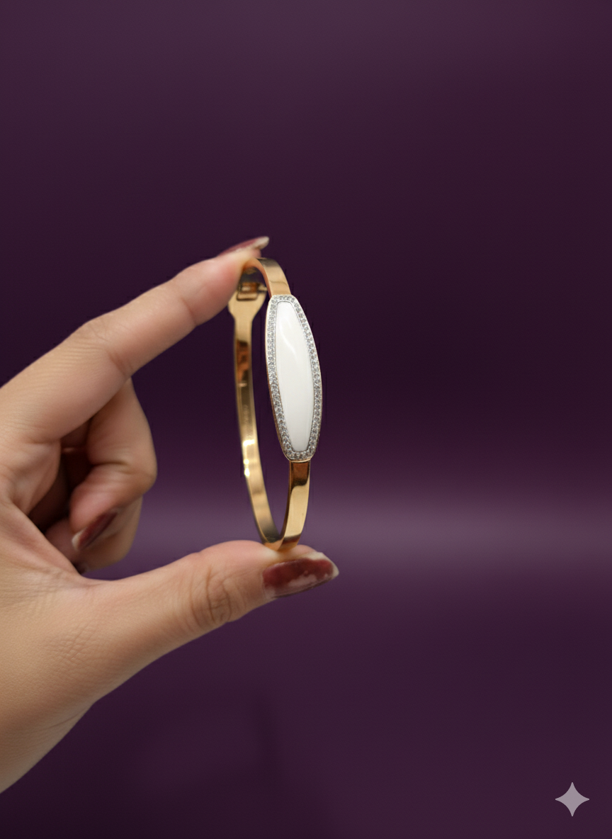Mother of Pearl Bracelet 18K Gold Plated.