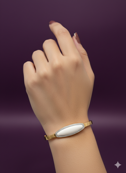 Mother of Pearl Bracelet 18K Gold Plated.