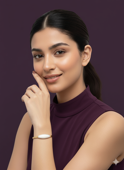 Mother of Pearl Bracelet 18K Gold Plated.