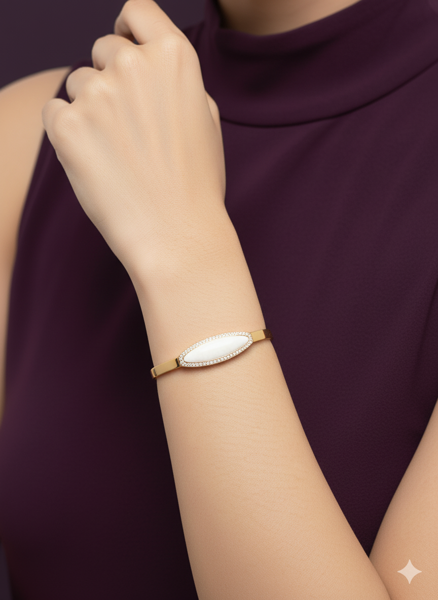 Mother of Pearl Bracelet 18K Gold Plated.