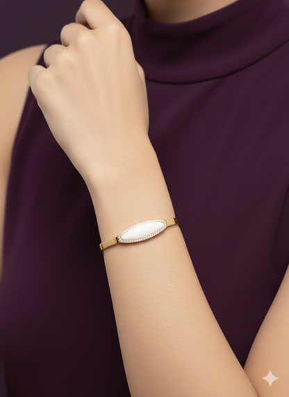 Mother of Pearl Bracelet 18K Gold Plated.