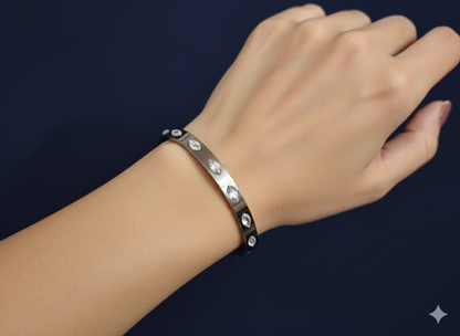 Minimal Bracelet Silver Rhodium Plated.