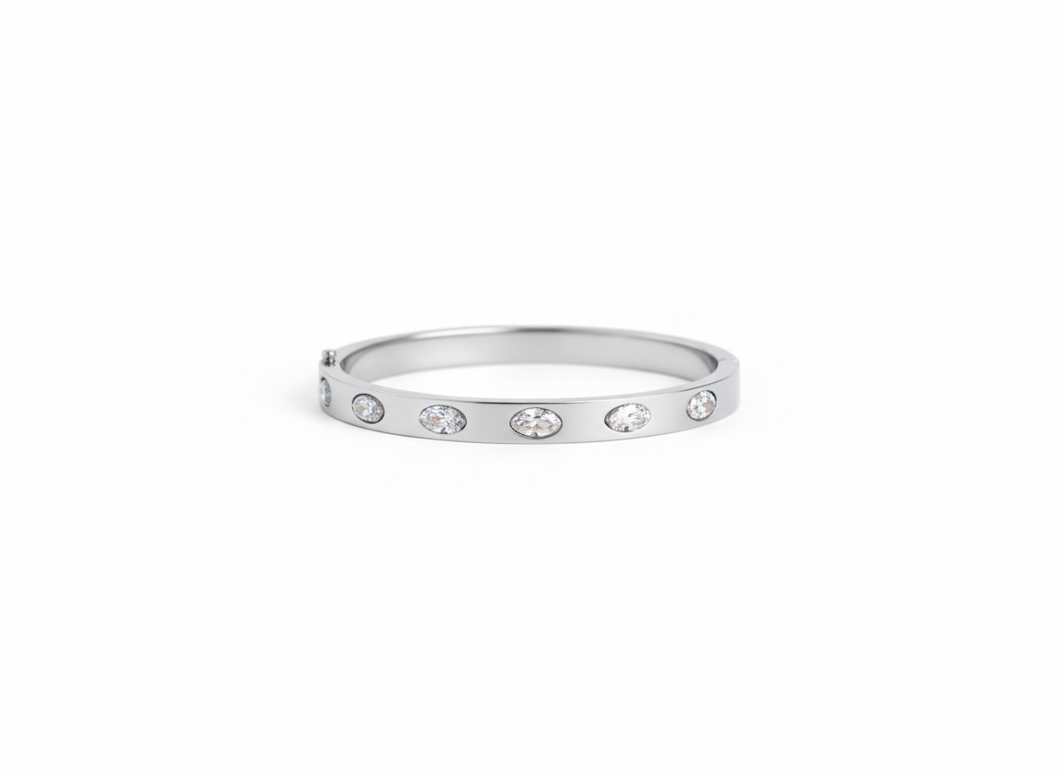 Minimal Bracelet Silver Rhodium Plated.