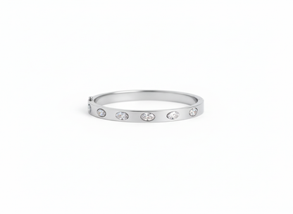 Minimal Bracelet Silver Rhodium Plated.