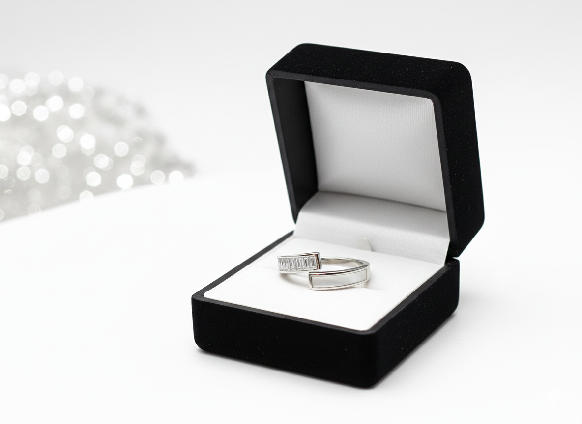 Luxe Curve Ring Silver Rhodium Plated with Zirconia Diamond
