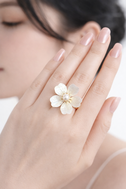 White Blossom Pearl Centre Gold Ring
